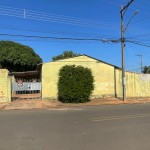 Casa de esquina, próxima a Av. Siqueira Campos.