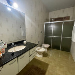 Residência ampla e bem conservada.