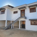 ACEITA FINANCIAMENTO! Casa com sobrado nos fundos