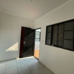 Residência com salão comercial.