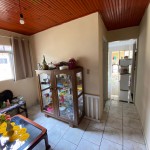 Casa com 03 dorm. e edícula.