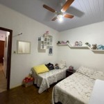 Ampla residência, localizada no Centro!