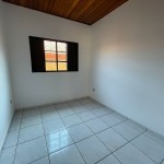 Casa com 03 dormitórios.