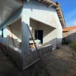 Casa com 02 dormitórios.