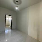 Ampla residência no centro da cidade.