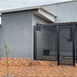 Residência com salão comercial.