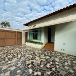 Ampla residência localizada na Vila Athaíde.