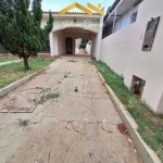 Ampla residência localizada no centro da Cidade!