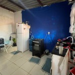 Casa mista com uma edícula nos fundos.