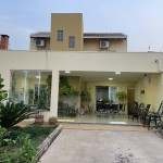 Lindo sobrado, centro.