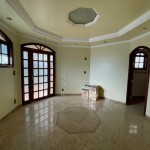 Residência com 04 suítes.