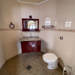 Residência com 04 suítes.