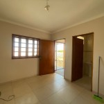 ACEITA FINANCIAMENTO! Casa com sobrado nos fundos