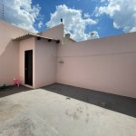 Casa muito bem conservada.