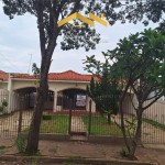 Ampla residência localizada no centro da Cidade!