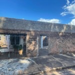Casa com 02 dormitórios.