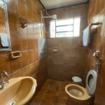 Casa com 02 dormitórios.