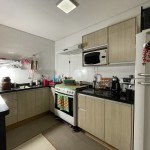 Lindo sobrado, centro.