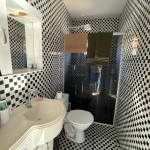 Casa com 02 dormitórios.