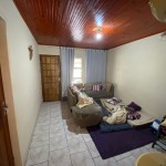 Casa com 03 dorm. e edícula.