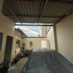 Casa com pequeno comércio.