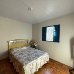 Casa com 02 dormitórios.