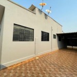 Residência com salão comercial.