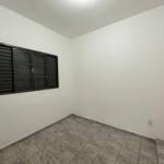Residência com salão comercial.