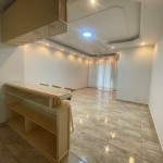 Apartamento com móveis planejados.