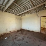 Residência com amplo terreno.