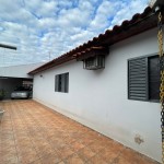 Ampla residência, muito bem conservada.