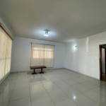 Ampla residência no centro da cidade.