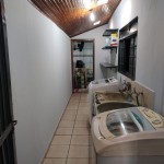 Ampla residência, muito bem conservada.