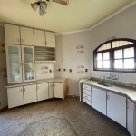 Residência com 04 suítes.