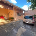 Residência com excelente localização.