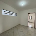 Residência com salão comercial.