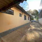 Casa com amplo terreno em Lutécia, SP.