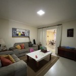 Lindo sobrado, centro.