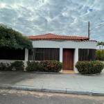 Ampla residência localizada na Vila Athaíde.