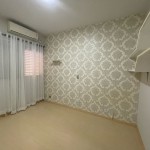 Apartamento com móveis planejados.