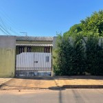 Casa de esquina, próxima a Av. Siqueira Campos.