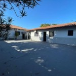 Ampla residência, localizada no Centro!