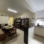 Lindo sobrado, centro.