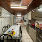Ampla residência, muito bem conservada.