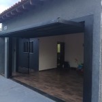 Casa com área gourmet.