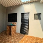 Residência com salão comercial.