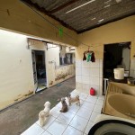 Casa com 03 dorm. e edícula.