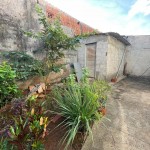 Casa com 02 dormitórios.