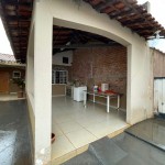 Residência de esquina no centro da cidade!