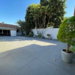 Ampla residência, localizada no Centro!